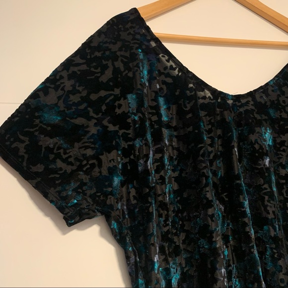 Velvet Camo Print Tee Shirt - Picture 8 of 14